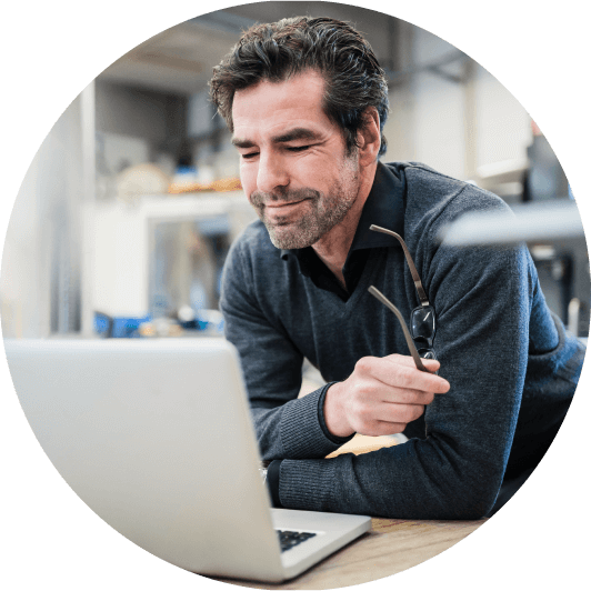 SEO service Auckland man-on-laptop